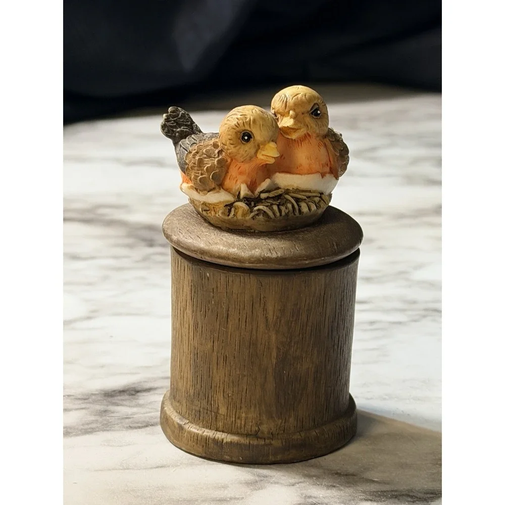 TRINKET BOX WITH LID & 2 CUTE LITTLE BIRDS ON IT 2.5